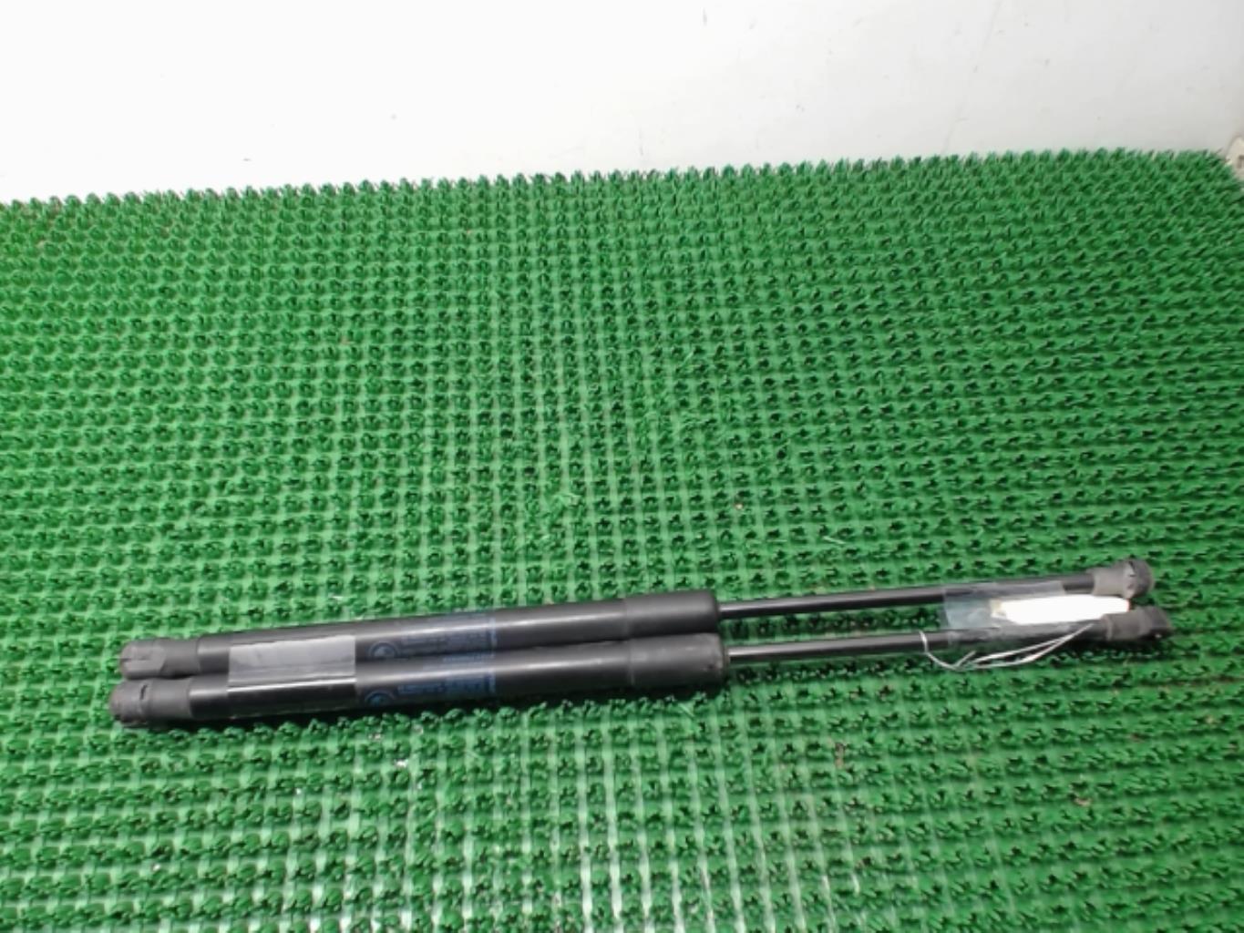 Verin de coffre BMW SERIE 1 E87 PHASE 2 Diesel - 1