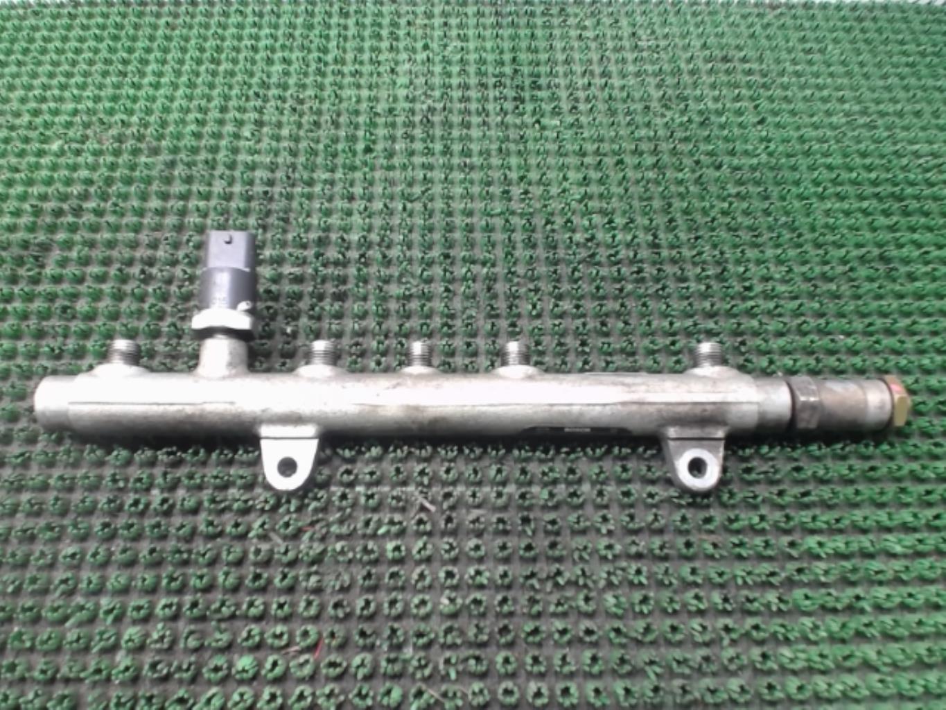 Rampe injection RENAULT MEGANE 2 PHASE 1 Diesel - 1