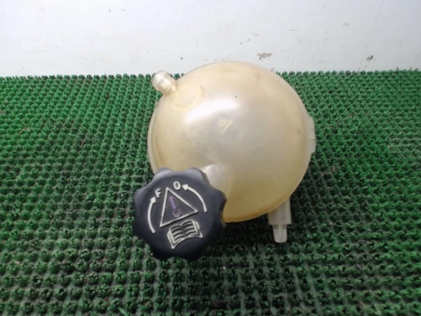 Vase d'expansion CITROEN C4 1 PHASE 1 Essence - 1