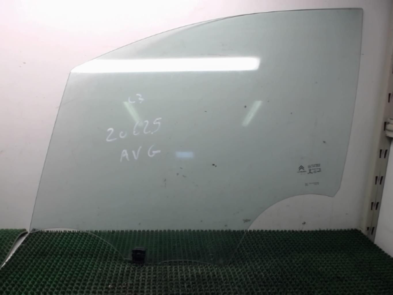 Vitre avant gauche CITROEN C3 3 PHASE 1 Diesel - 1