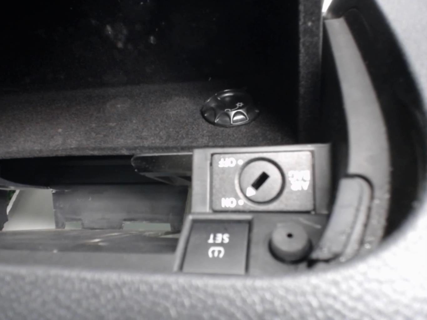 Boite a gants VOLKSWAGEN GOLF 6 Diesel - 1
