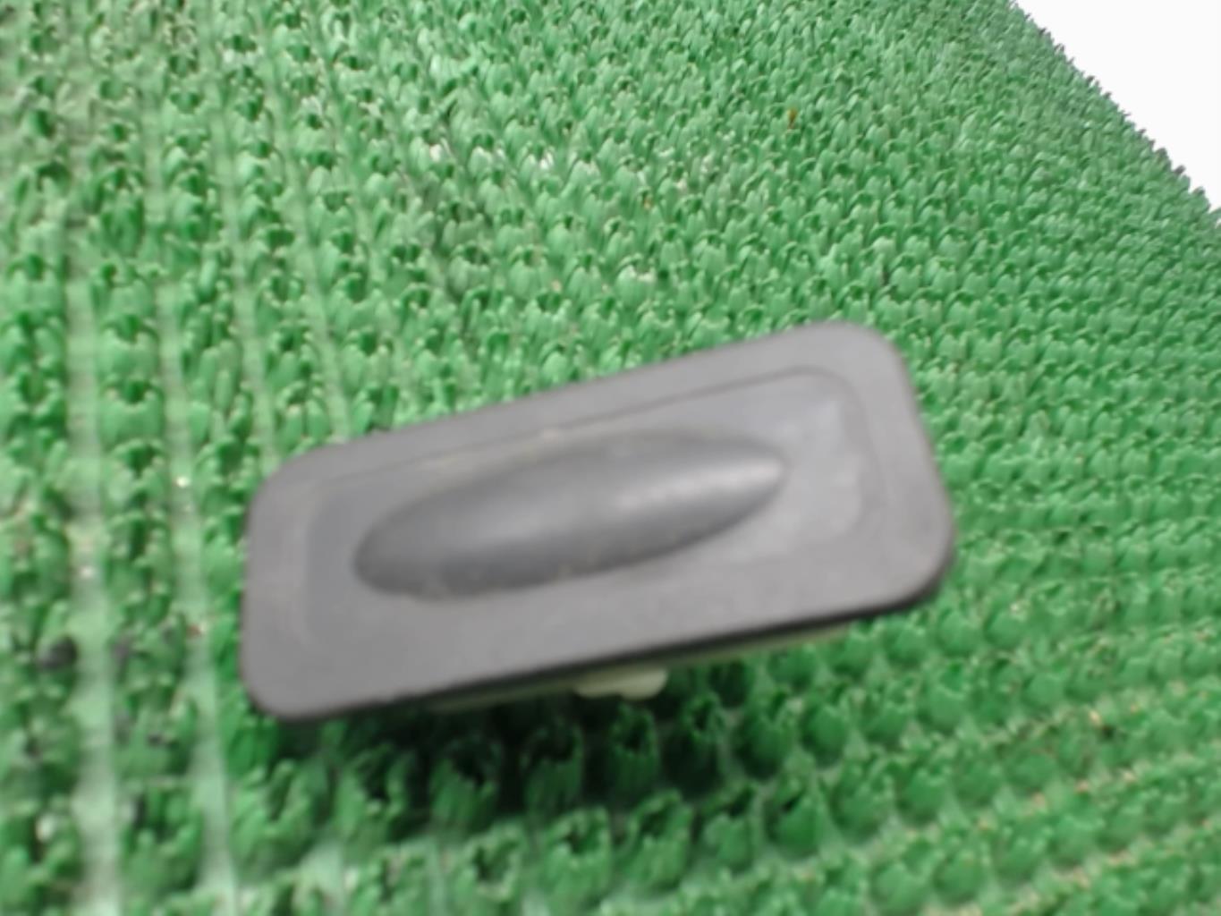 Bouton de coffre RENAULT CLIO 4 PHASE 2 Diesel - 1