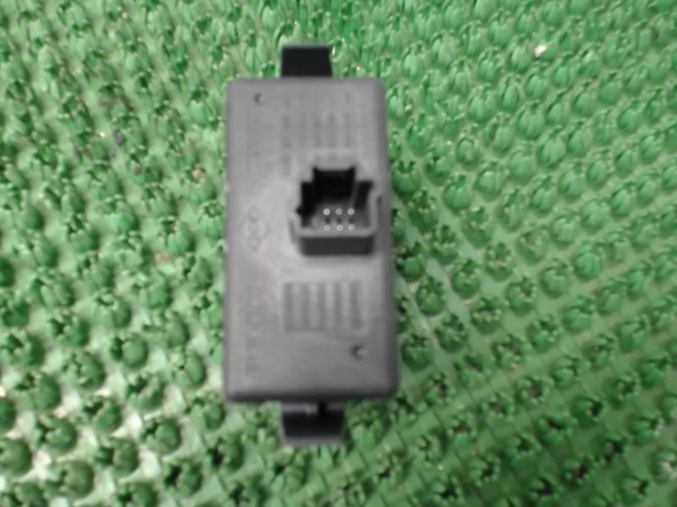 Bouton de warning RENAULT TWINGO 2 PHASE 1 Diesel - 1