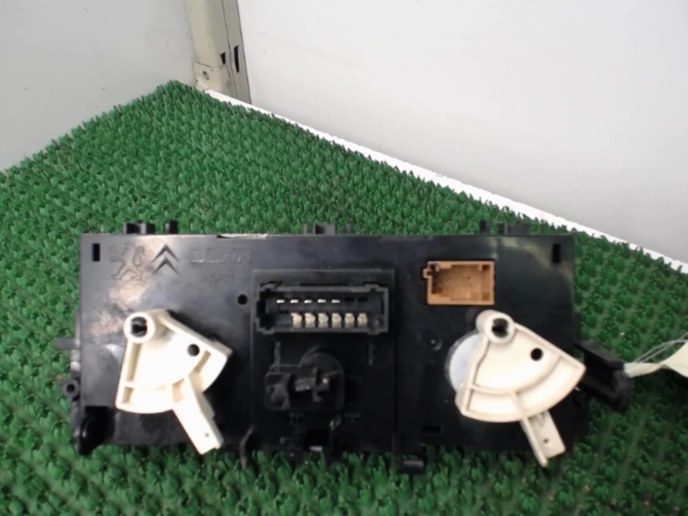 Commande chauffage CITROEN C3 2 PHASE 2 Essence - 1