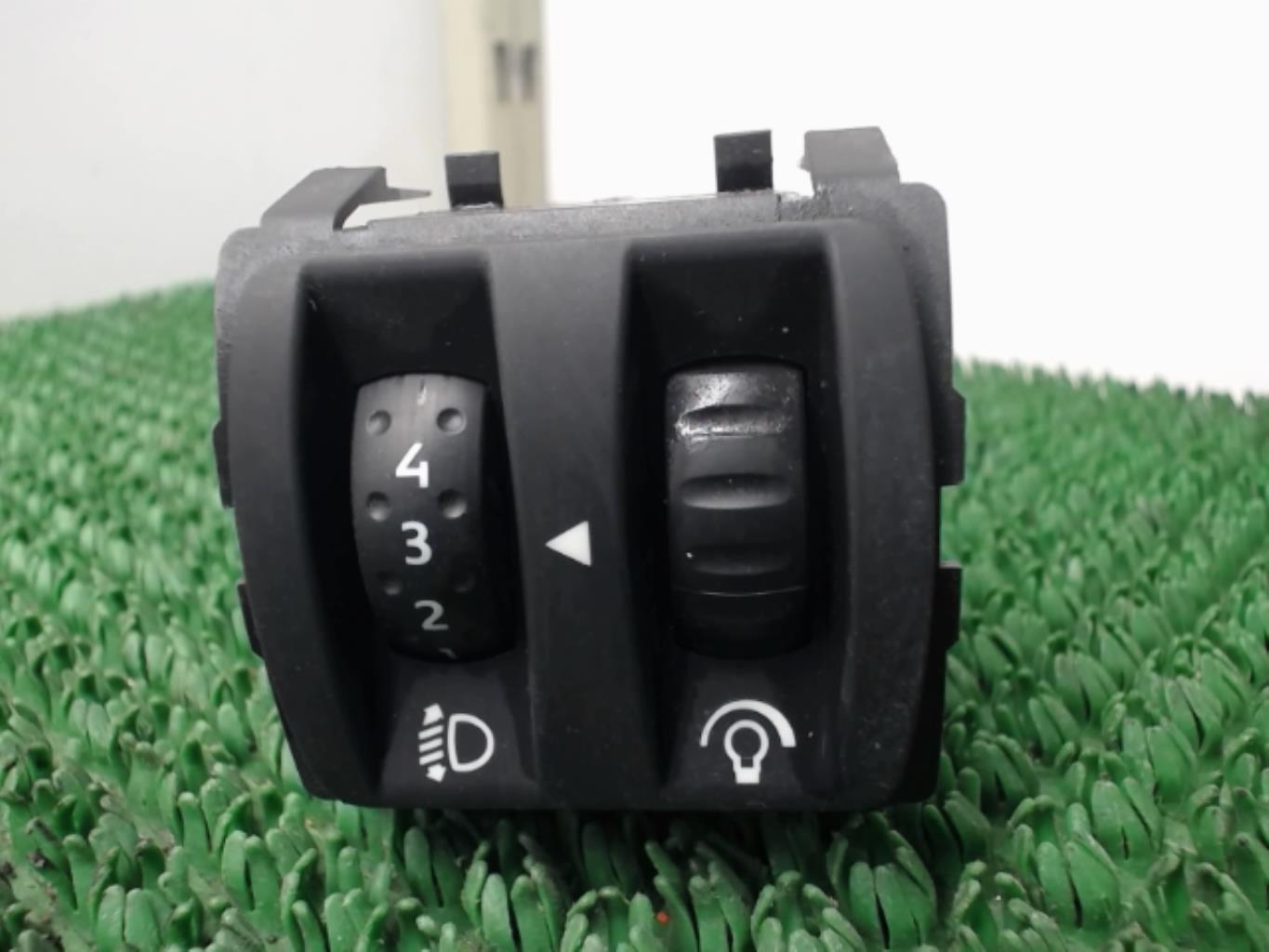 Commande de reglage hauteur de phare RENAULT TWINGO 2 PHASE 1 Diesel - 1