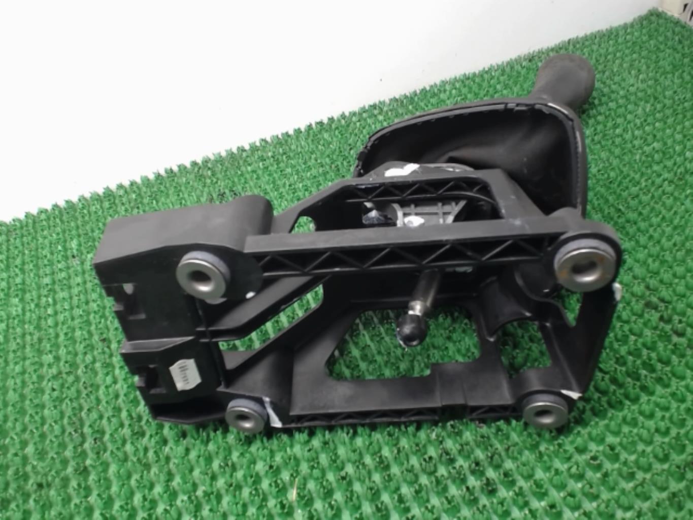 Levier de vitesses PEUGEOT 107 PHASE 2 Essence - 1