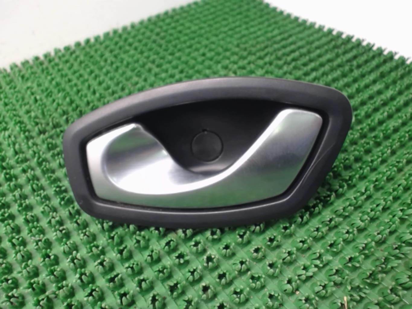Poignee interieur arriere gauche RENAULT CLIO 4 PHASE 2 Diesel - 1