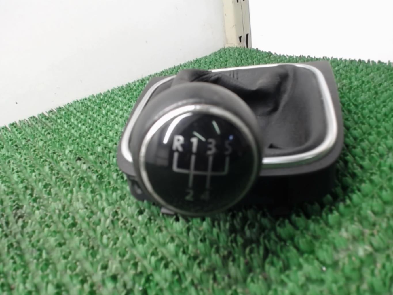 Pommeau de vitesses VOLKSWAGEN GOLF 6 Diesel - 1