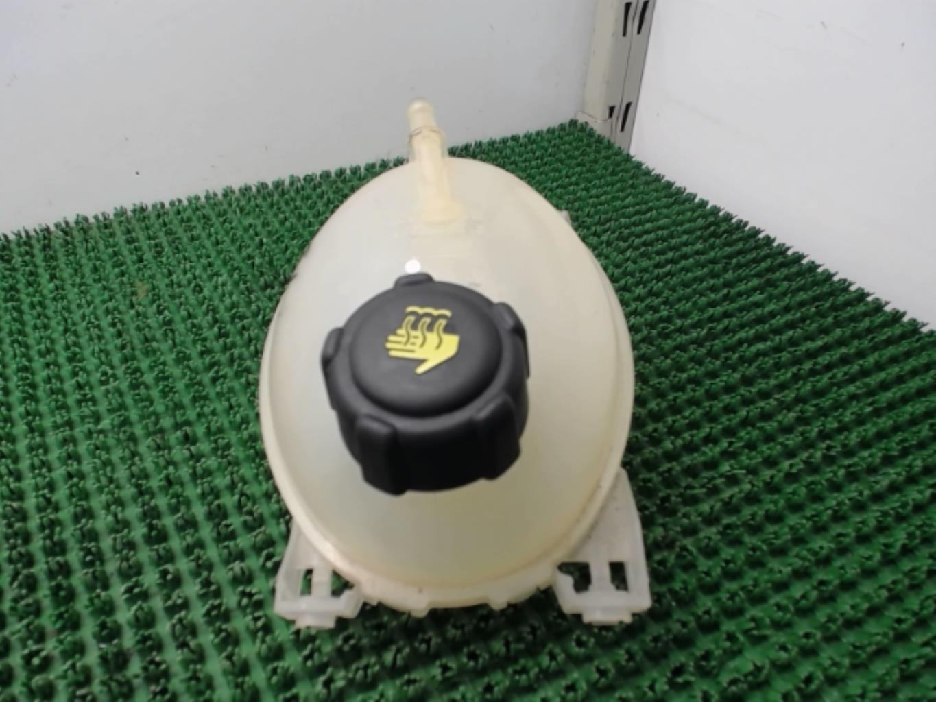 Vase d'expansion RENAULT CLIO 4 PHASE 2 Diesel - 1