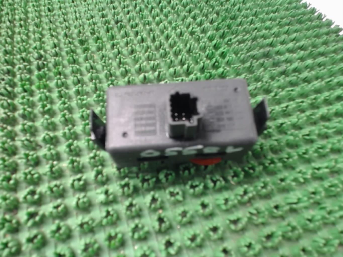 Bouton de warning RENAULT CLIO 3 PHASE 2 BREAK Diesel - 1