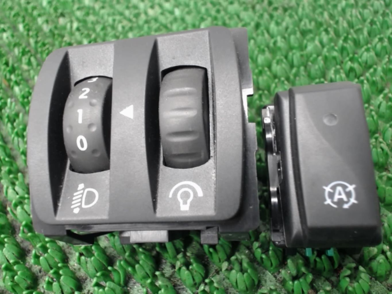 Commande de reglage hauteur de phare RENAULT CLIO 4 PHASE 2 Diesel - 1