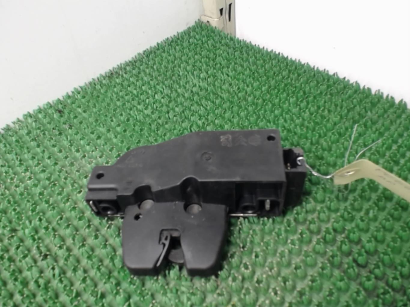 Serrure de coffre PEUGEOT 407 PHASE 1 Diesel - 1