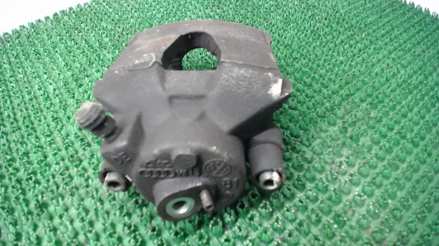Etrier avant gauche (freinage) VOLKSWAGEN FOX Essence - 1