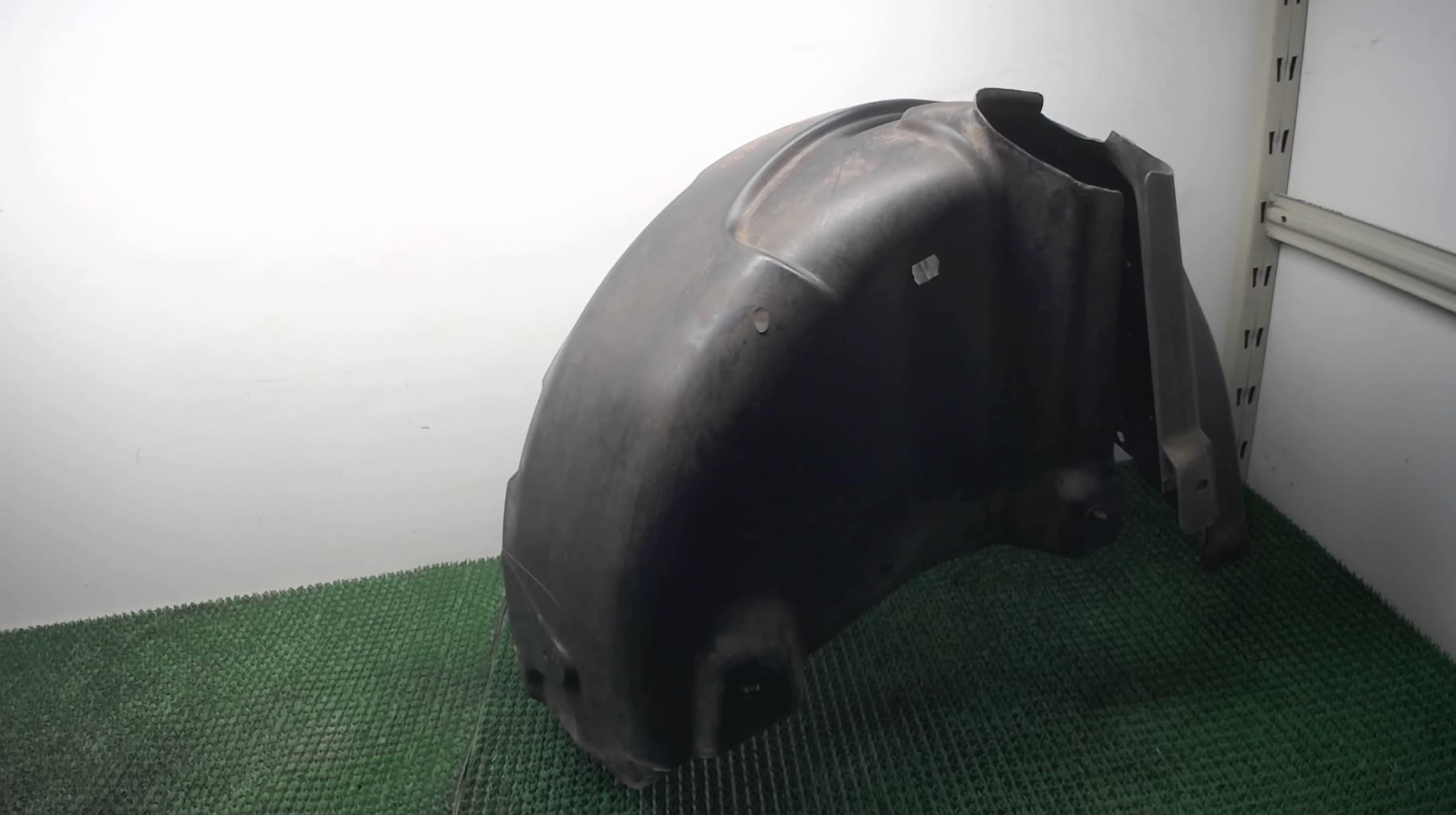 Pare boue arriere droit VOLKSWAGEN FOX Essence - 1