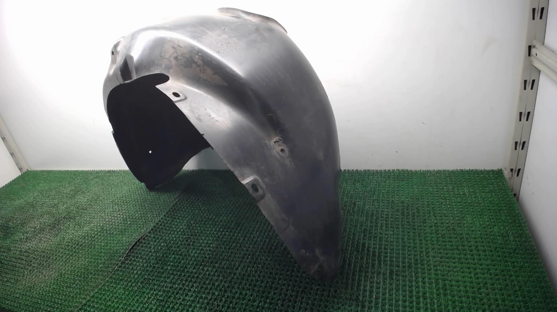 Pare boue arriere gauche VOLKSWAGEN FOX Essence - 1