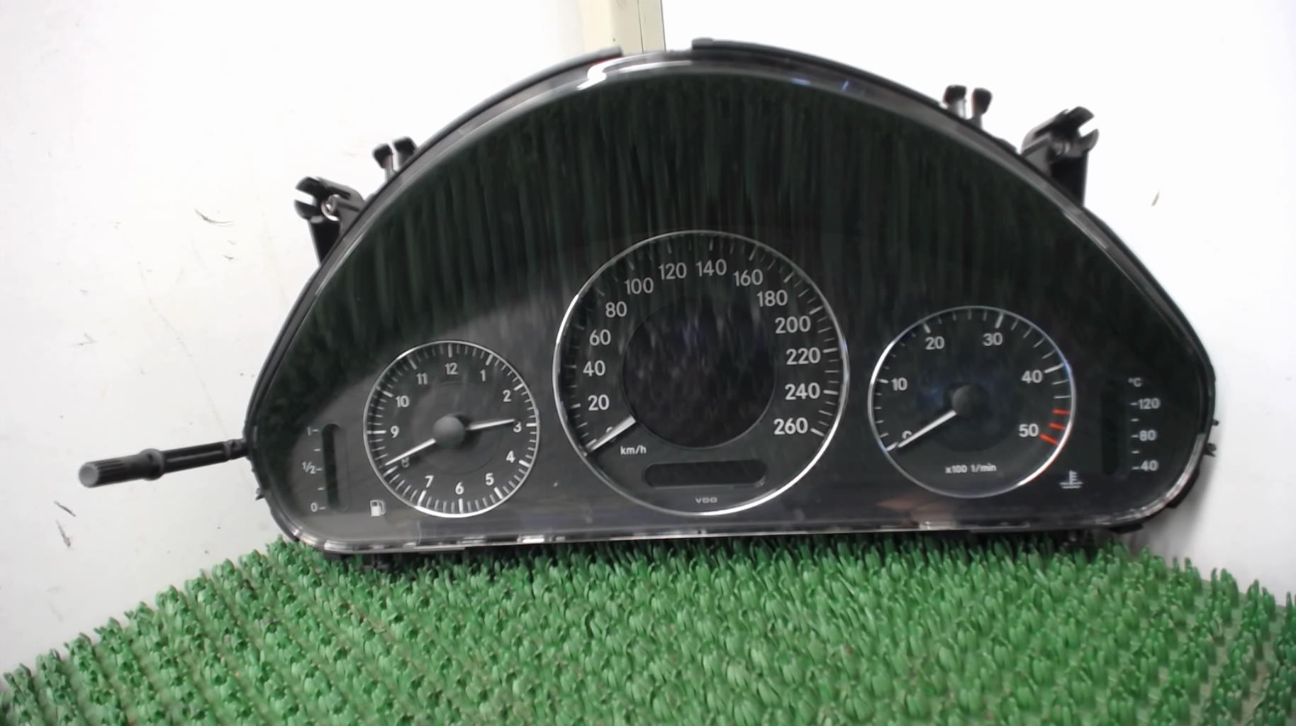 Compteur MERCEDES CLASSE E 211 PHASE 1 BREAK Diesel - 1