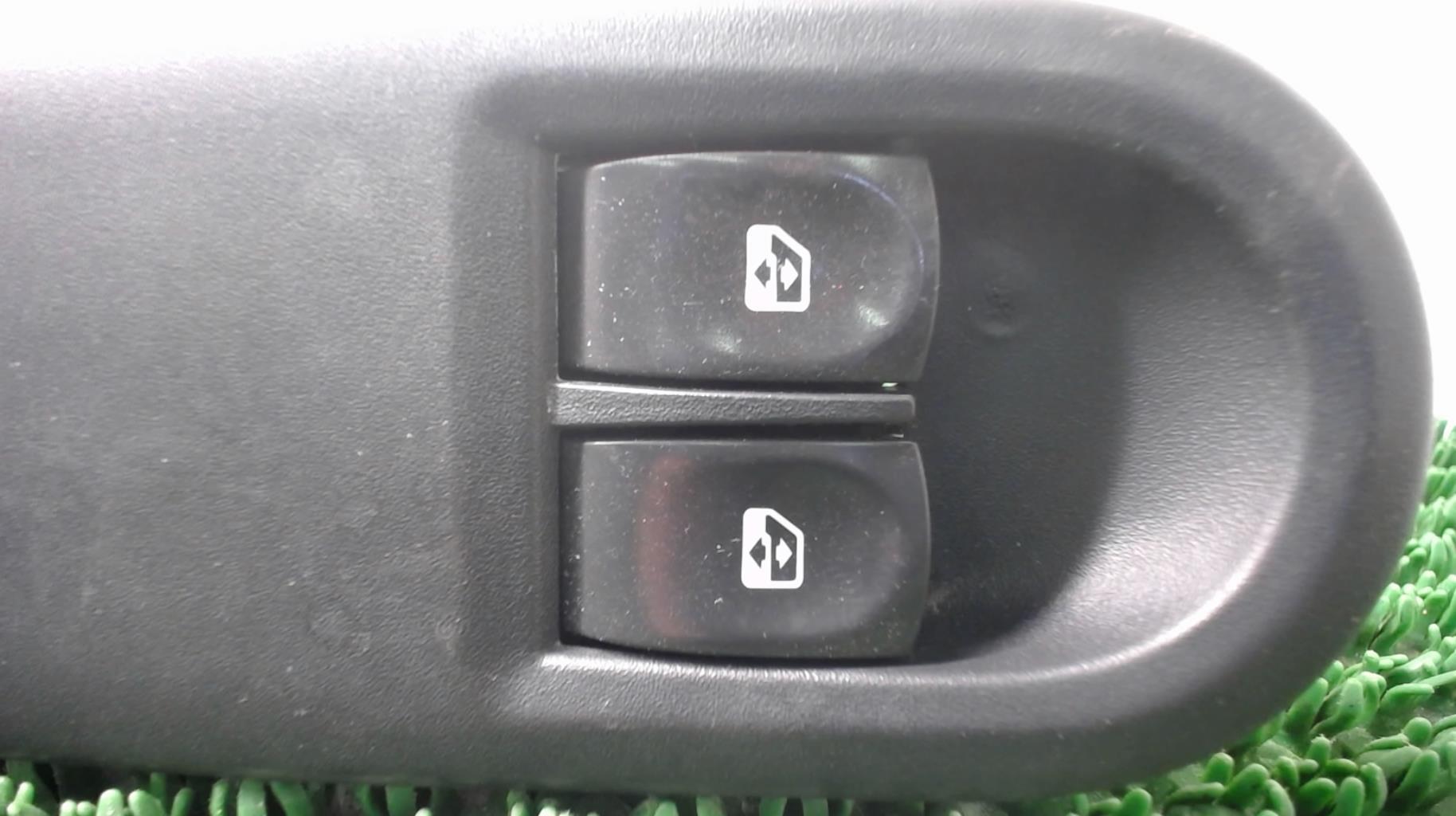 Interrupteur de leve vitre RENAULT CLIO 3 PHASE 1 Diesel - 1