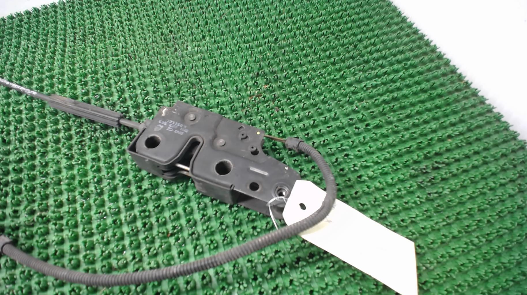 Serrure de capot VOLKSWAGEN GOLF PLUS PHASE 1 Diesel - 1