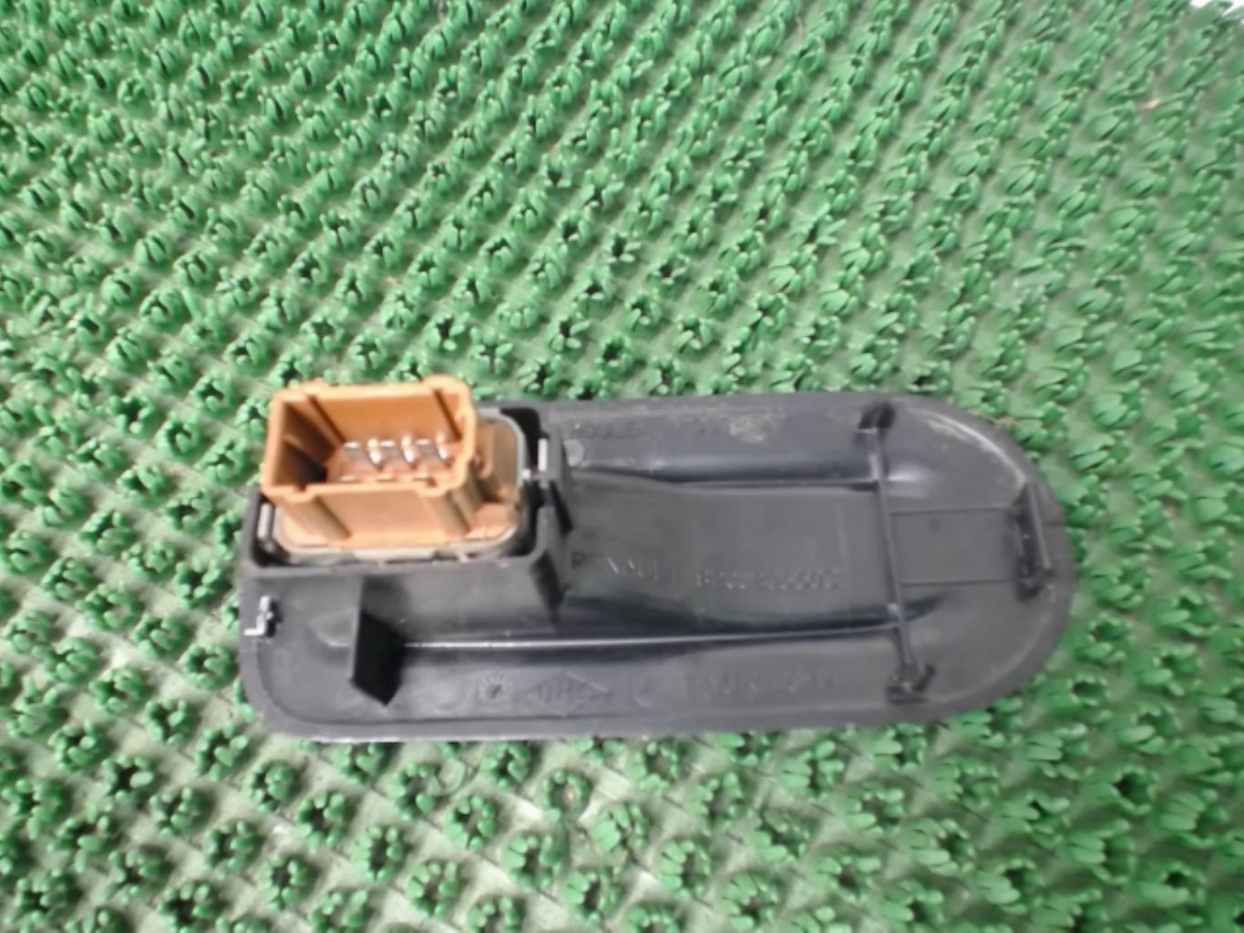 Interrupteur de leve vitre avant droit RENAULT MASTER 2 PHASE 2 Diesel - 1