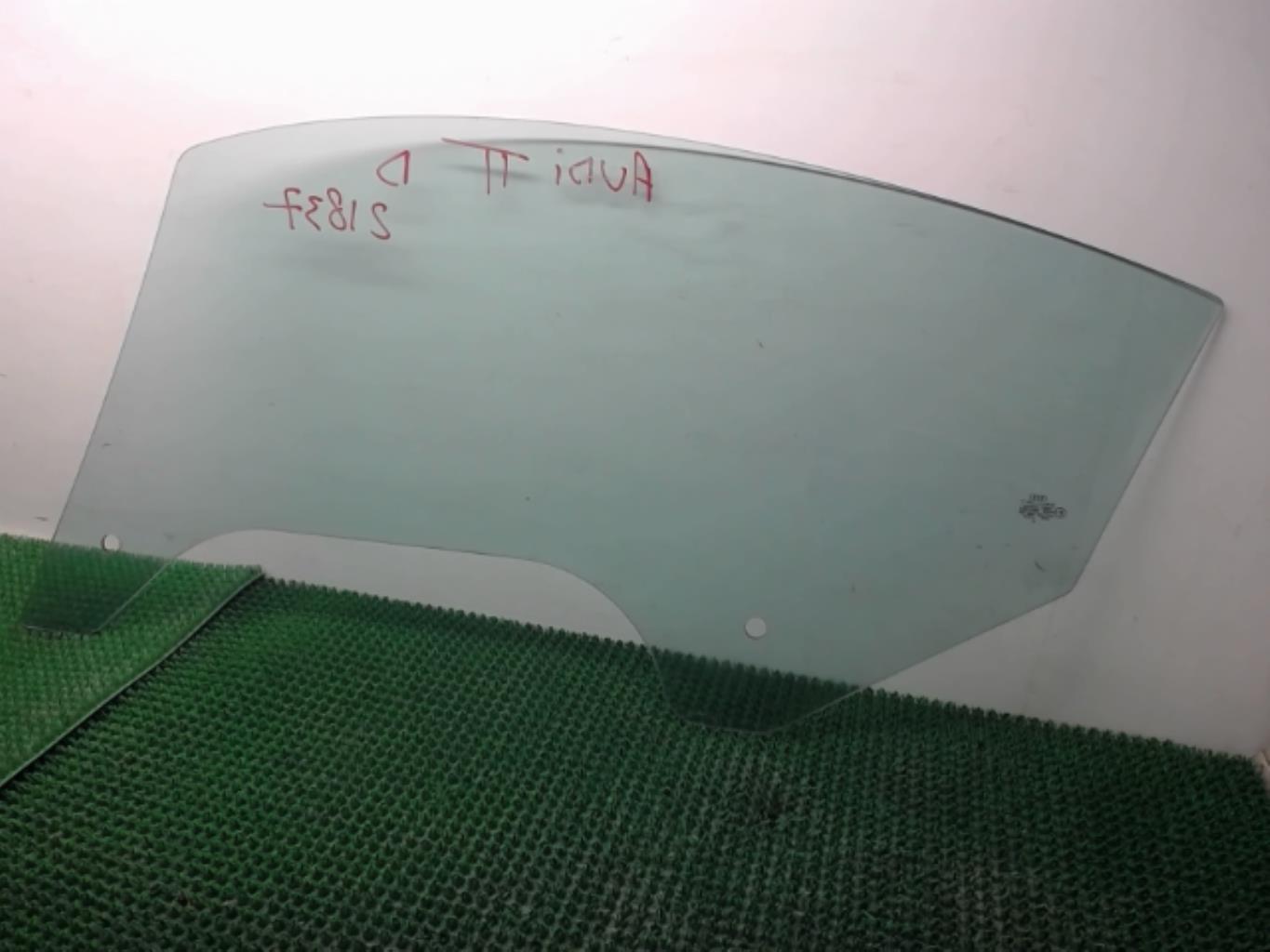 Vitre avant droit AUDI TT 1 COUPE Essence - 1