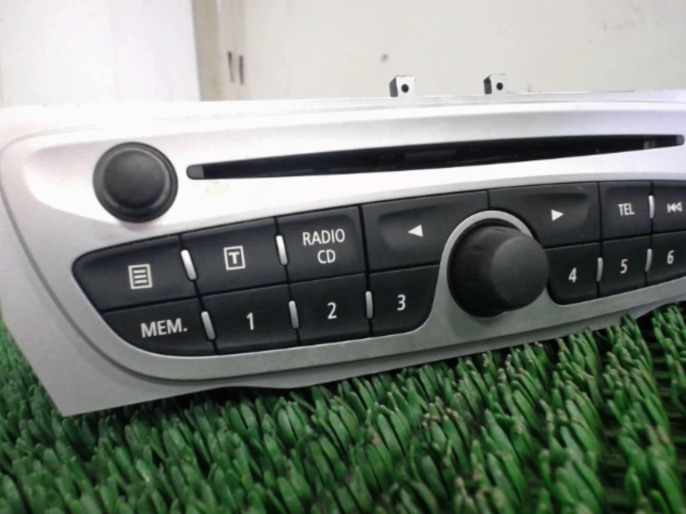 Autoradio d'origine RENAULT MEGANE 3 PHASE 1 COUPE Diesel - 1