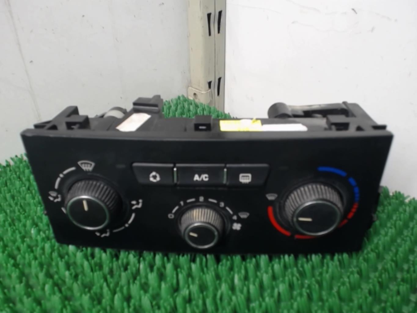 Commande chauffage PEUGEOT 207 PHASE 1 BREAK Diesel - 1