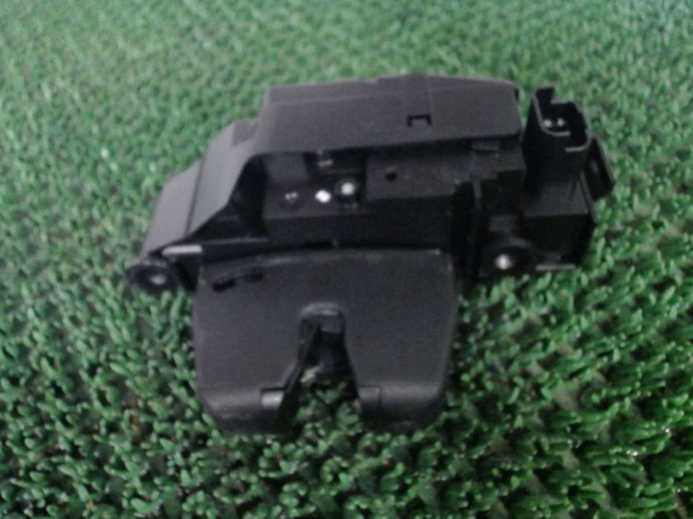 Serrure de coffre CITROEN C4 2 PHASE 1 Diesel - 1
