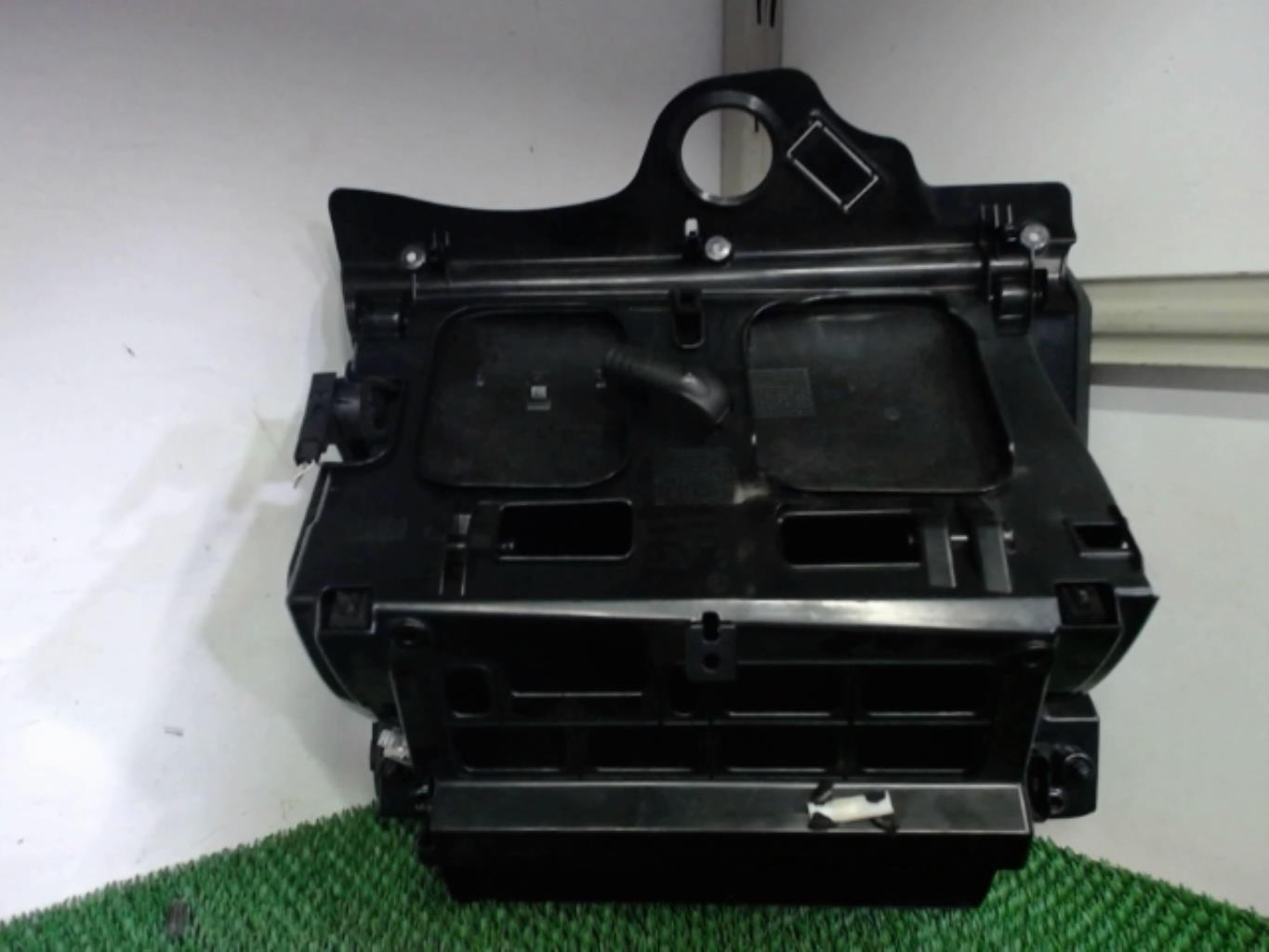 Boite a gants VOLKSWAGEN PASSAT 5 BREAK Diesel - 1