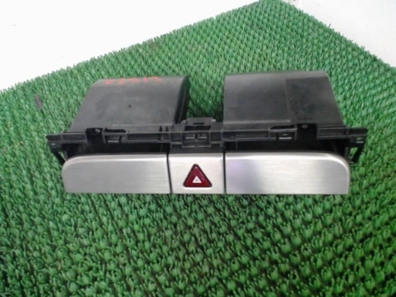 Bouton de warning VOLKSWAGEN PASSAT 5 BREAK Diesel - 1