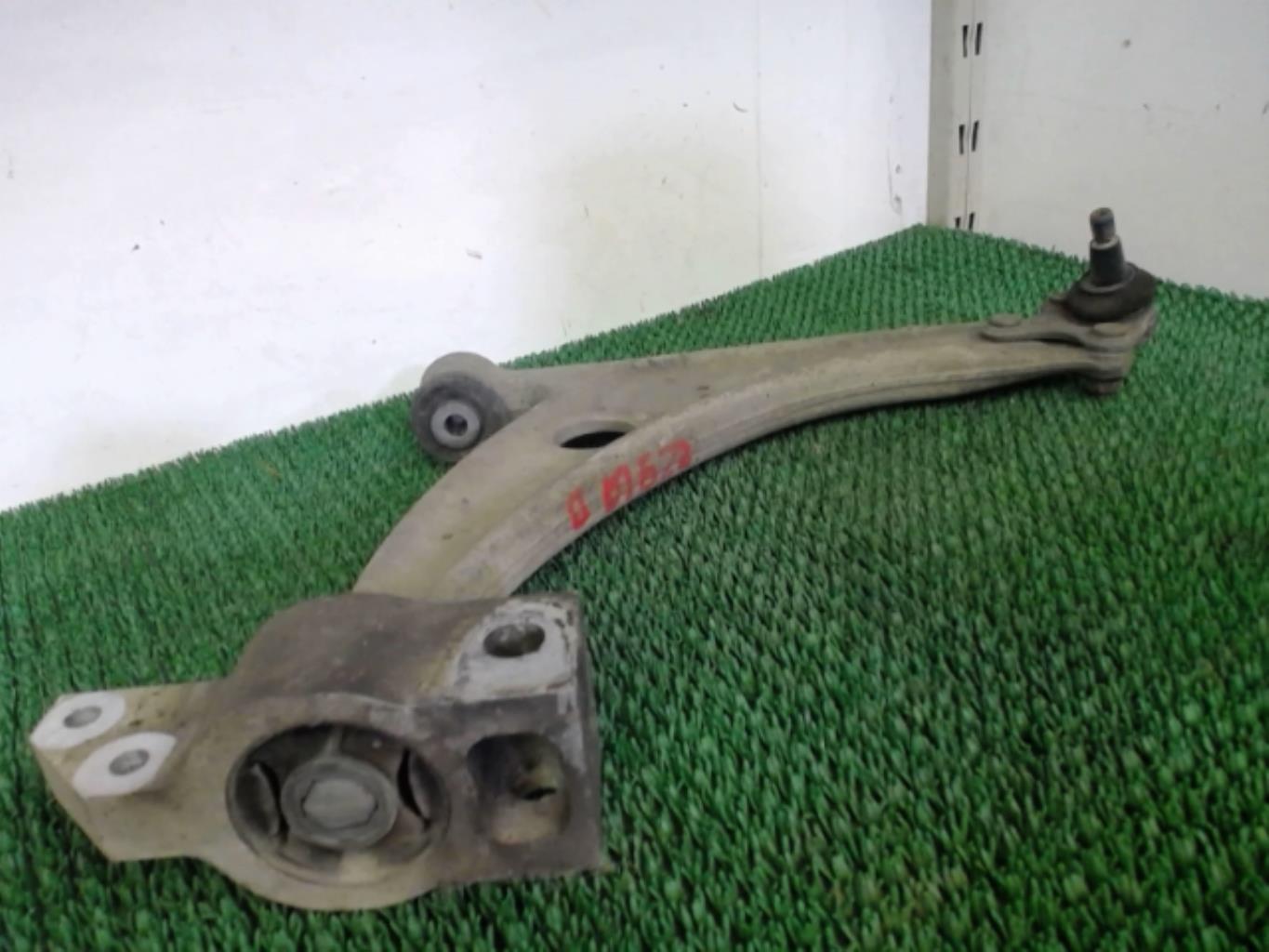 Triangle avant droit VOLKSWAGEN PASSAT 5 BREAK Diesel - 1