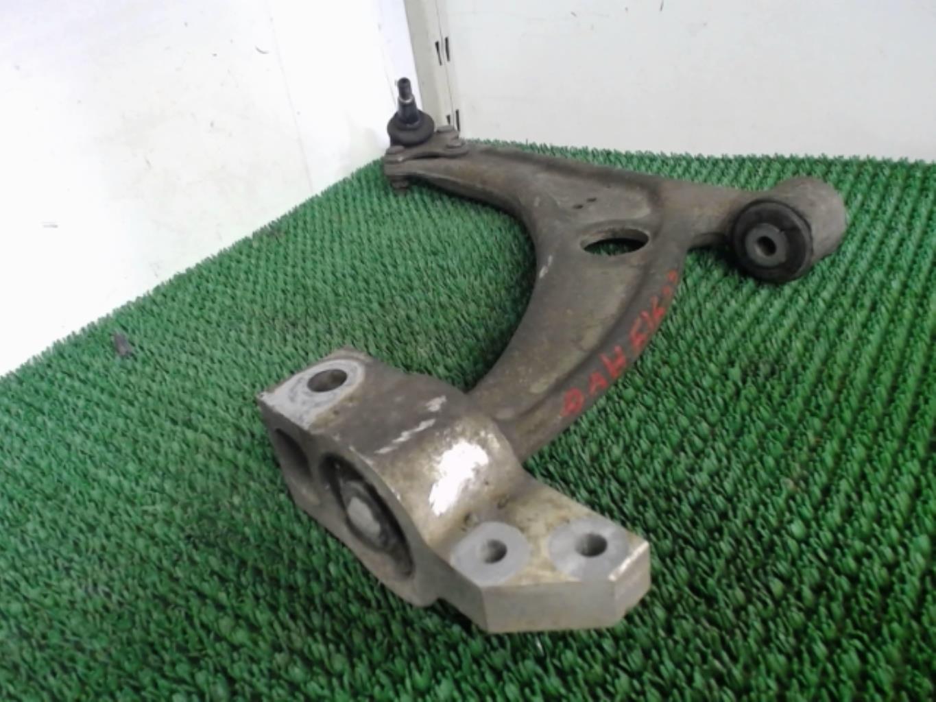 Triangle avant gauche VOLKSWAGEN PASSAT 5 BREAK Diesel - 1