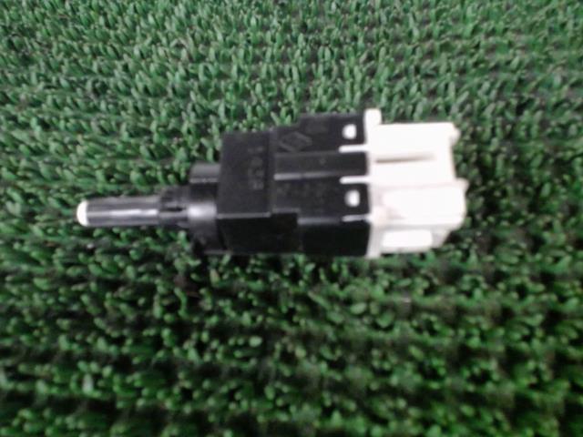 Contacteur feu stop RENAULT CLIO 4 PHASE 2 Diesel - 1