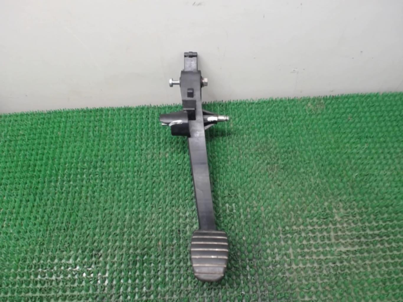 Pedale de frein RENAULT SCENIC 2 PHASE 2 Diesel - 1