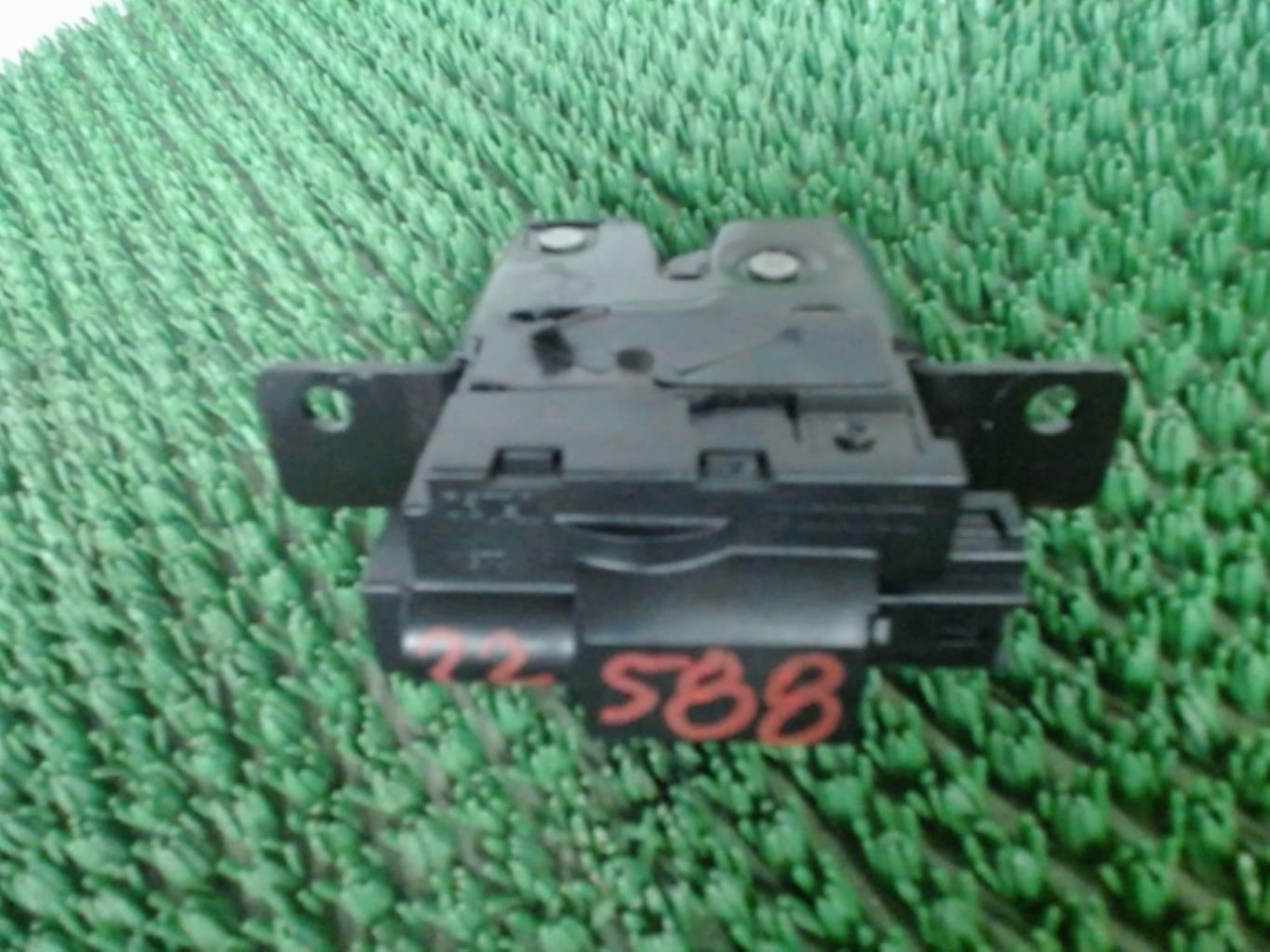Serrure de coffre RENAULT CLIO 3 PHASE 1 Diesel - 1