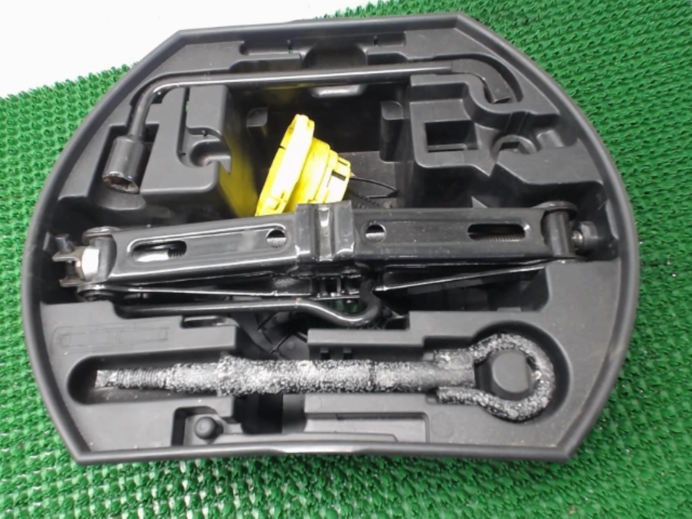 Cric (Ensemble depannage) PEUGEOT 207 PHASE 1 Diesel - 1