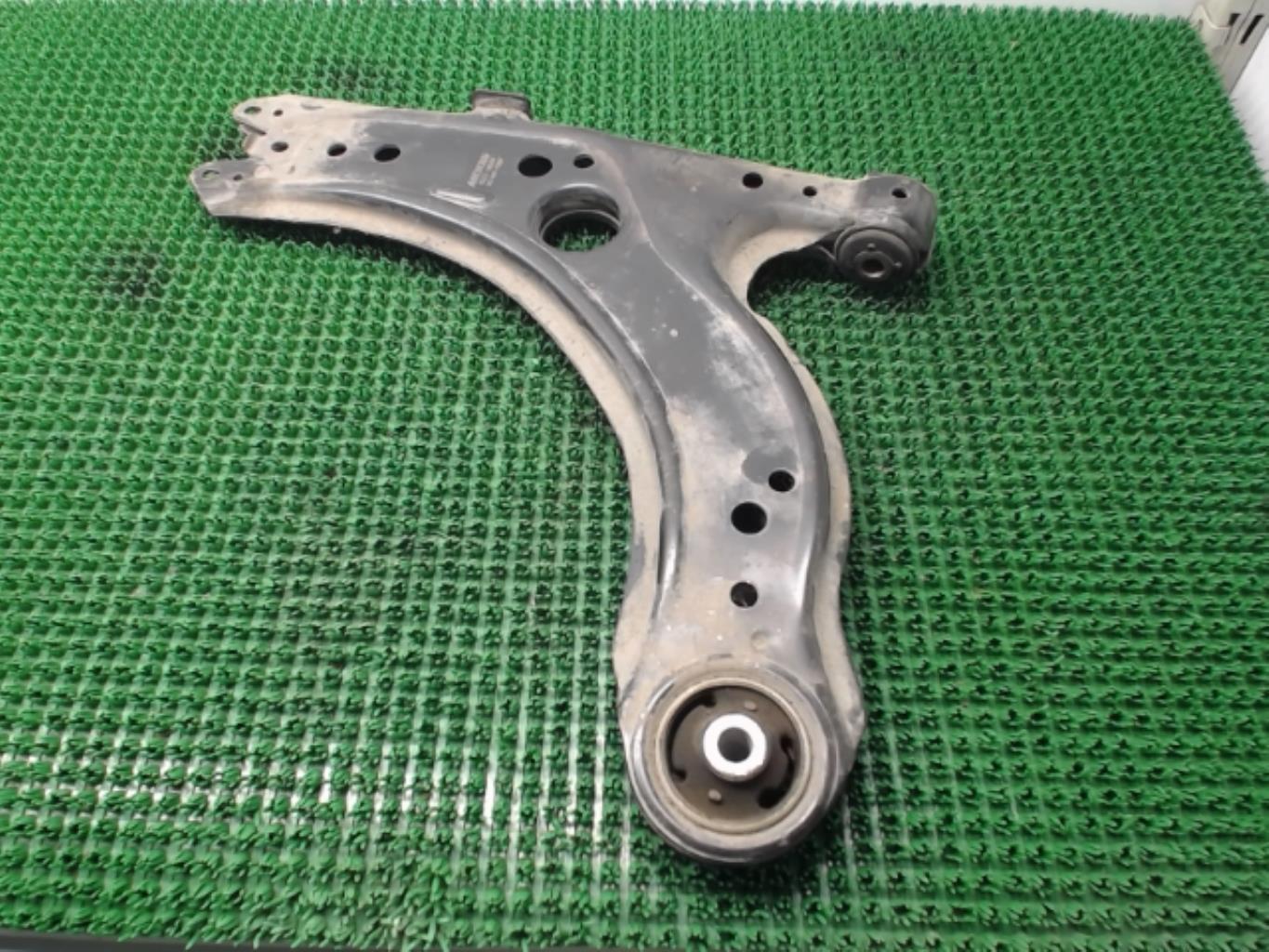 Triangle avant gauche VOLKSWAGEN BORA Diesel - 1