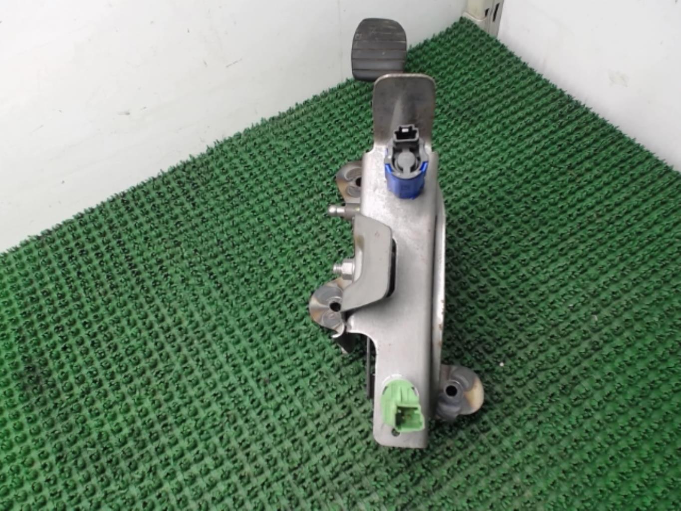 Pedale d'embrayage RENAULT CLIO 4 PHASE 1 Diesel - 1