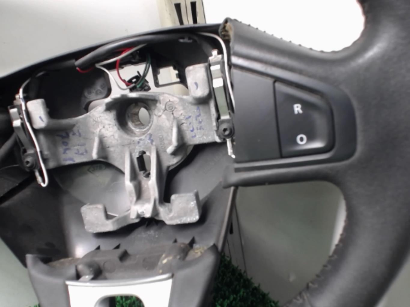 Volant RENAULT MEGANE 3 PHASE 1 BREAK  - 1
