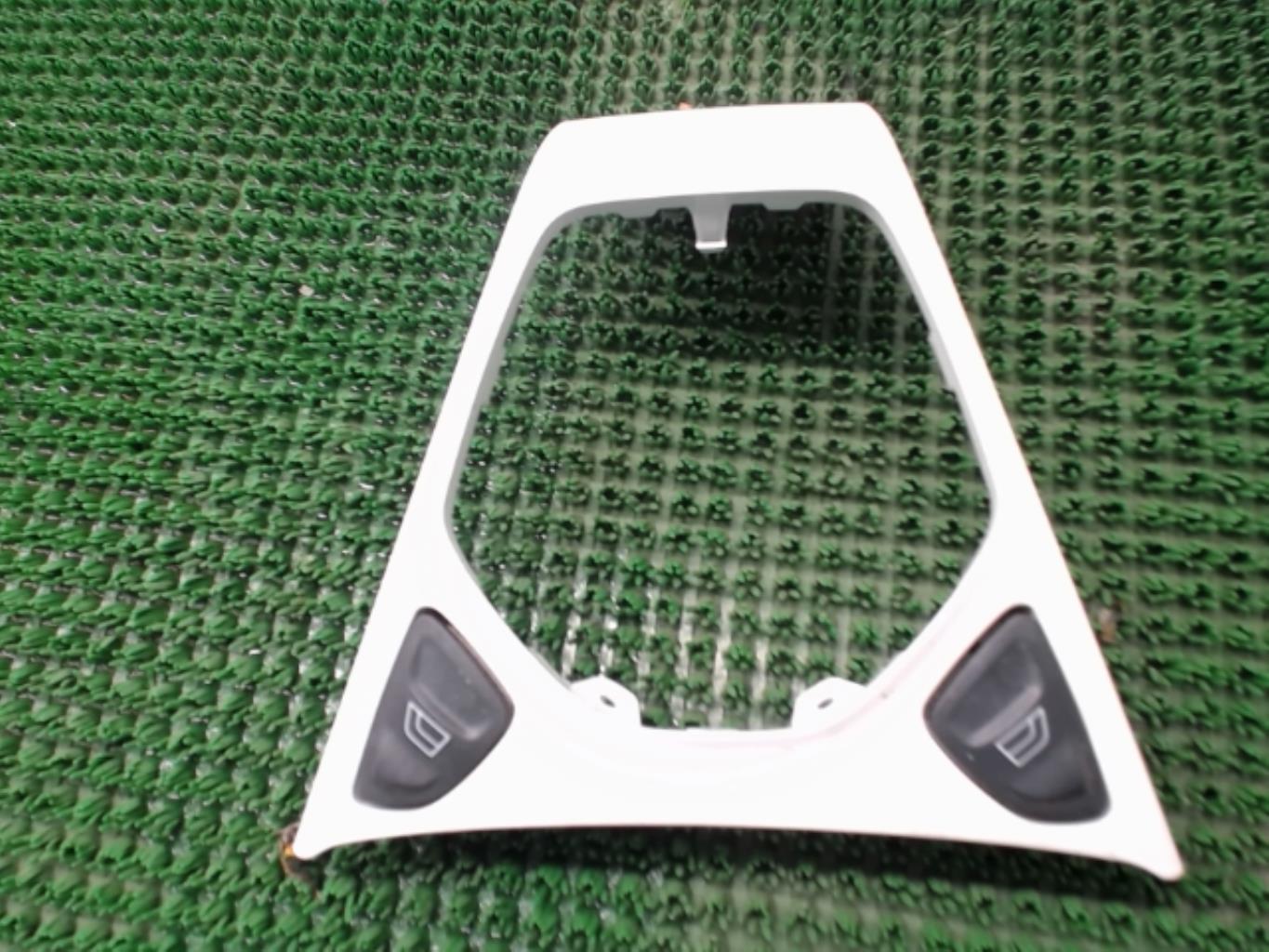 Console central (interieur plastique) FORD KA 2 PHASE 2 Diesel - 1