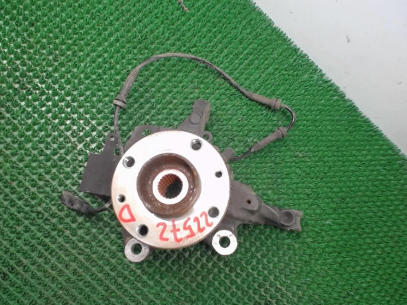 Moyeu avant droit RENAULT CLIO 4 PHASE 1 Diesel - 1