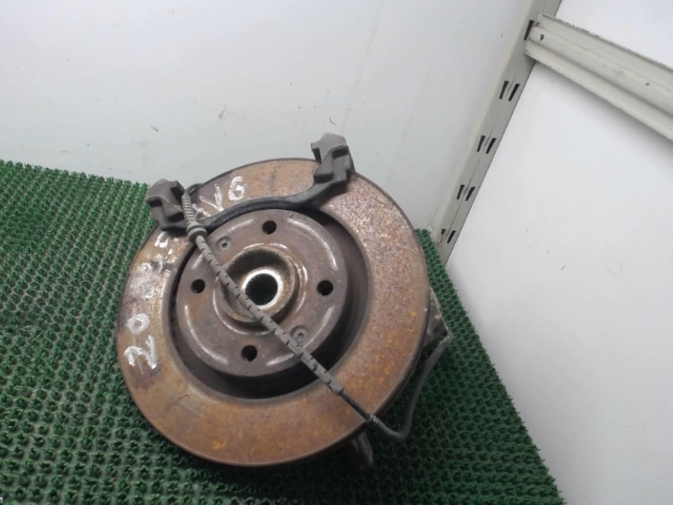 Moyeu avant gauche CITROEN C3 3 PHASE 1 Diesel - 1