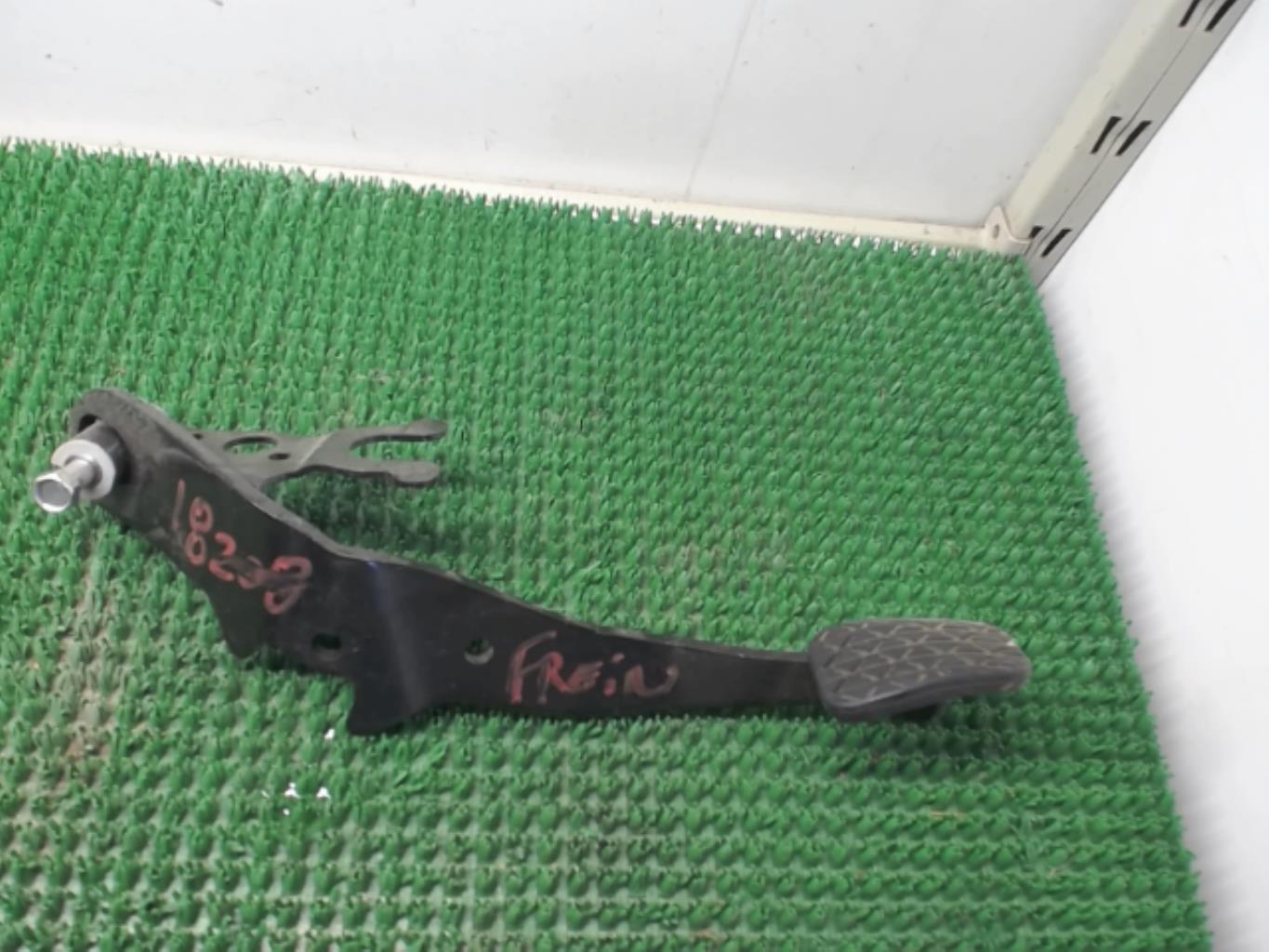 Pedale de frein FORD FIESTA 6 PHASE 1 Diesel - 1