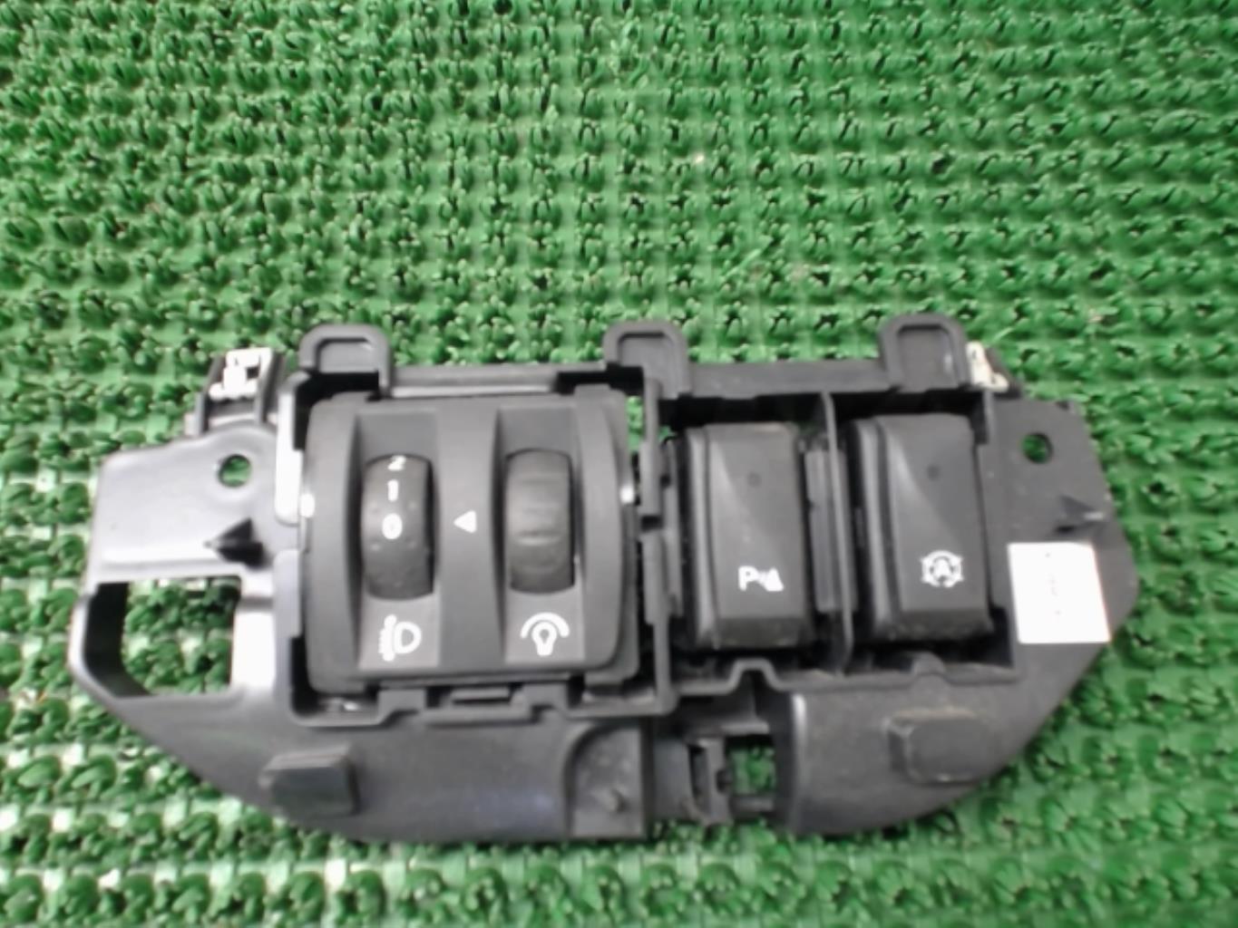 Bouton/Interrupteur RENAULT CLIO 4 PHASE 1 Diesel - 1
