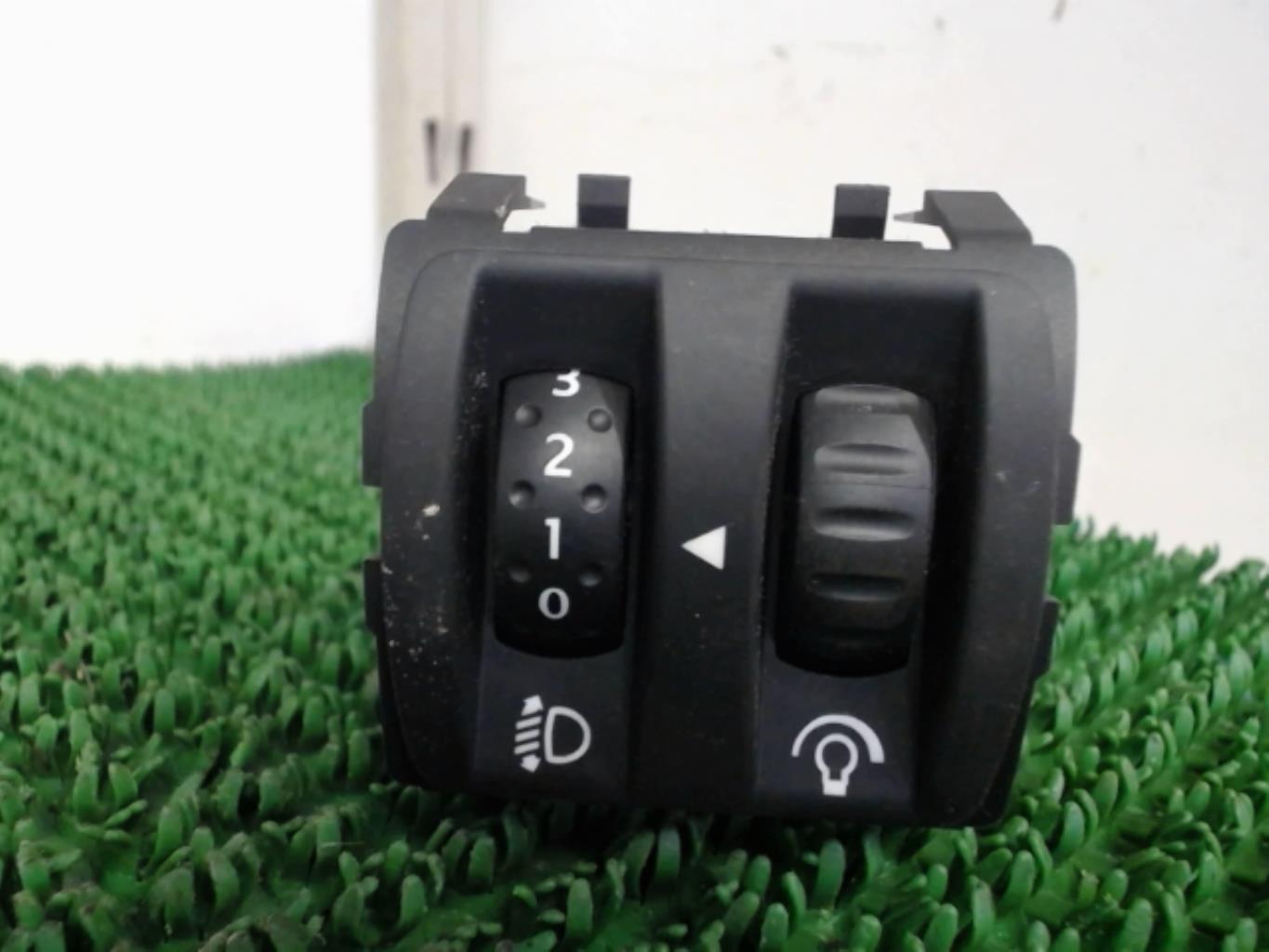 Commande de reglage hauteur de phare RENAULT TWINGO 2 PHASE 1 Diesel - 1