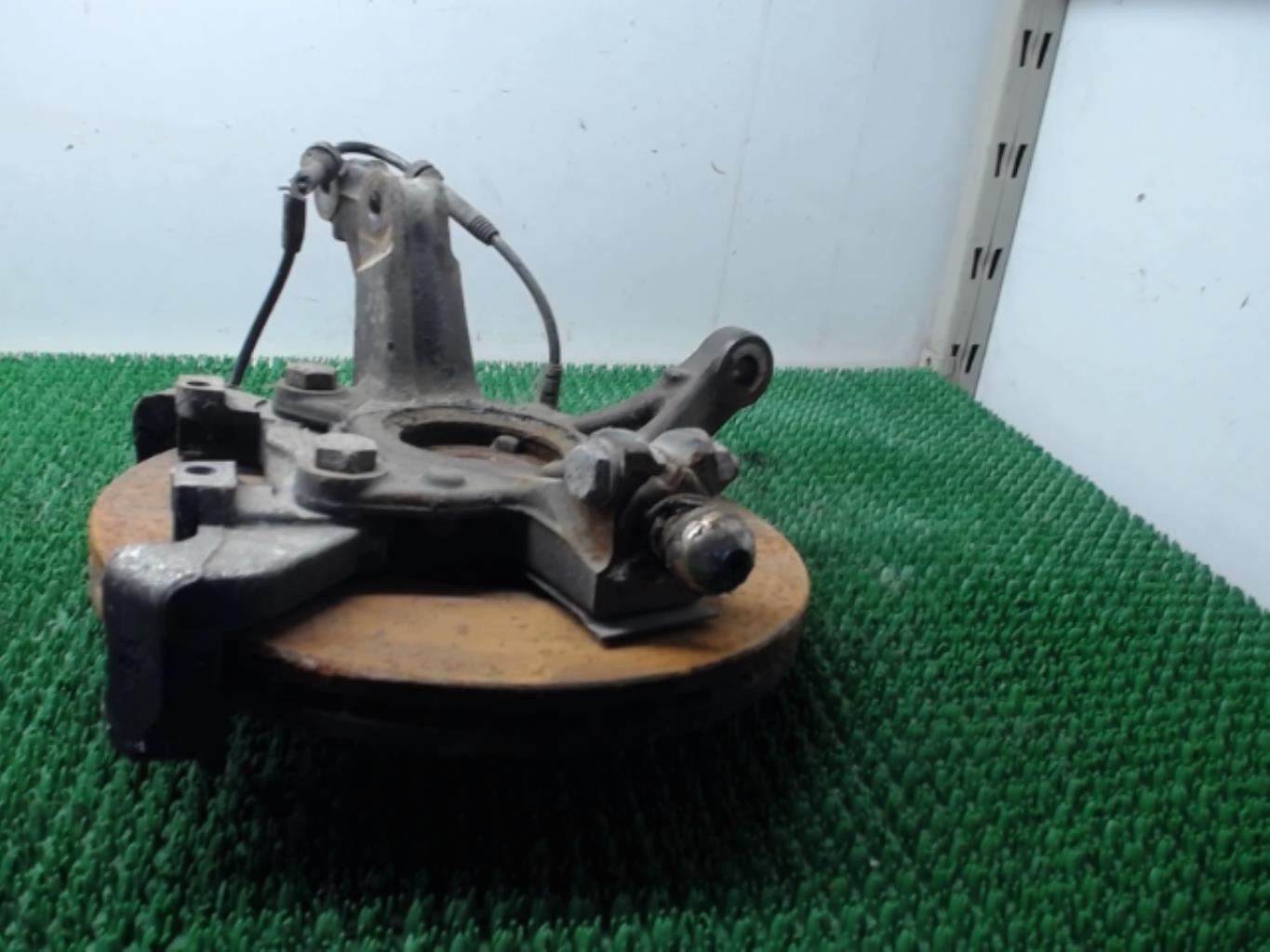 Moyeu avant droit RENAULT CLIO 4 PHASE 2 Diesel - 1