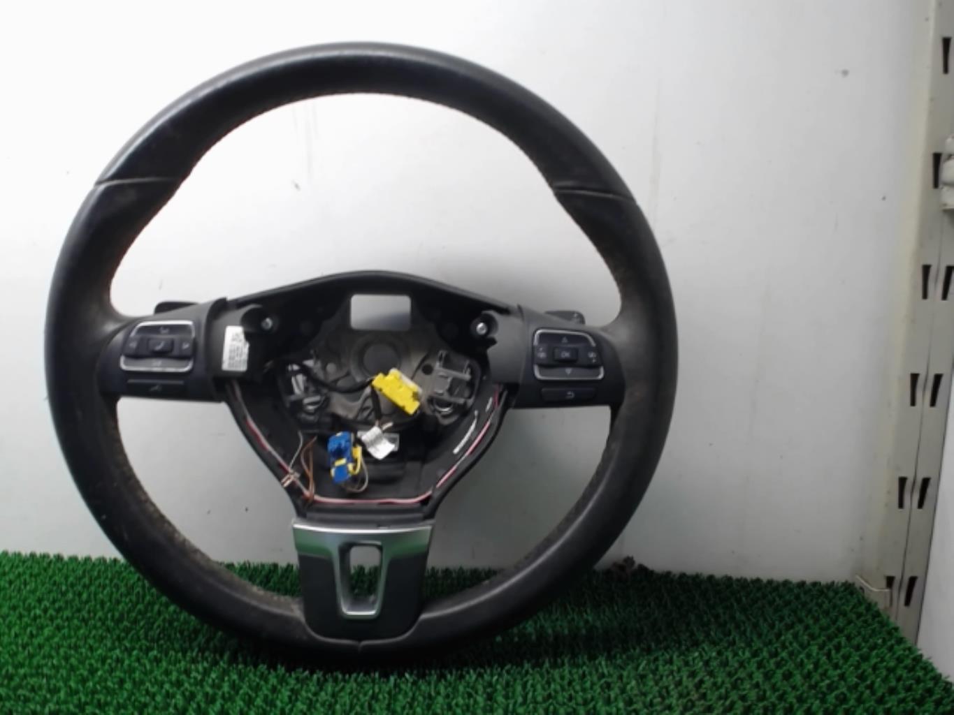Volant VOLKSWAGEN PASSAT 5 CC COUPE Essence - 1