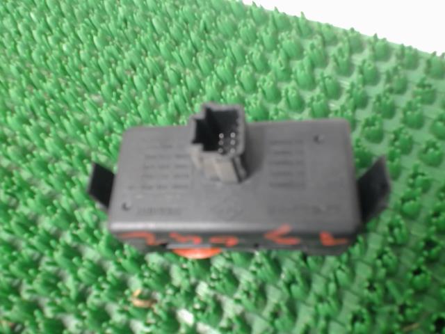 Bouton de warning RENAULT CLIO 3 PHASE 1 Diesel - 1