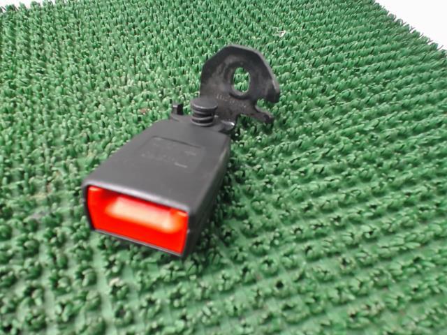 Attache ceinture arriere centrale OPEL CORSA D PHASE 2 Essence - 1