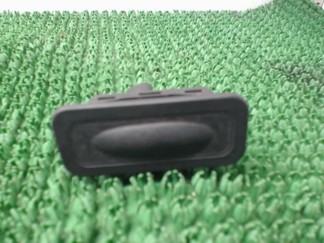 Bouton de coffre RENAULT SCENIC 3 PHASE 2 Diesel - 1