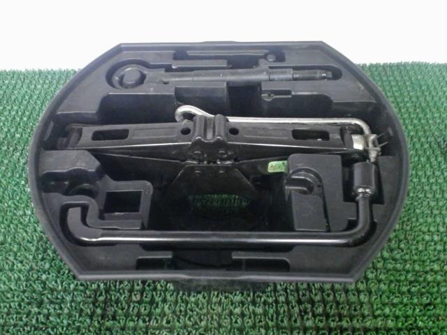 Cric (Ensemble depannage) PEUGEOT 207 PHASE 1 BREAK Diesel - 1
